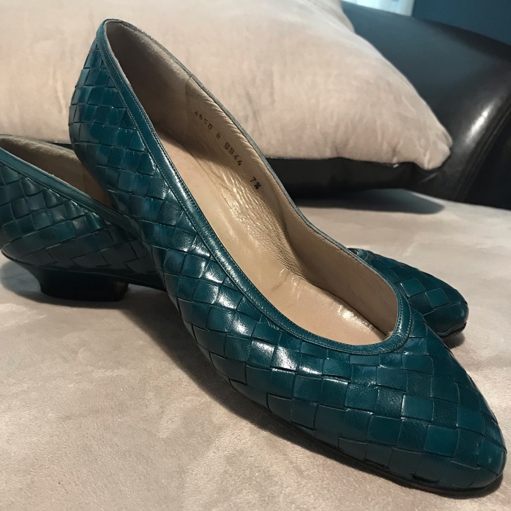 Bottega Veneta vintage kitten heels - Picture 2 of 5